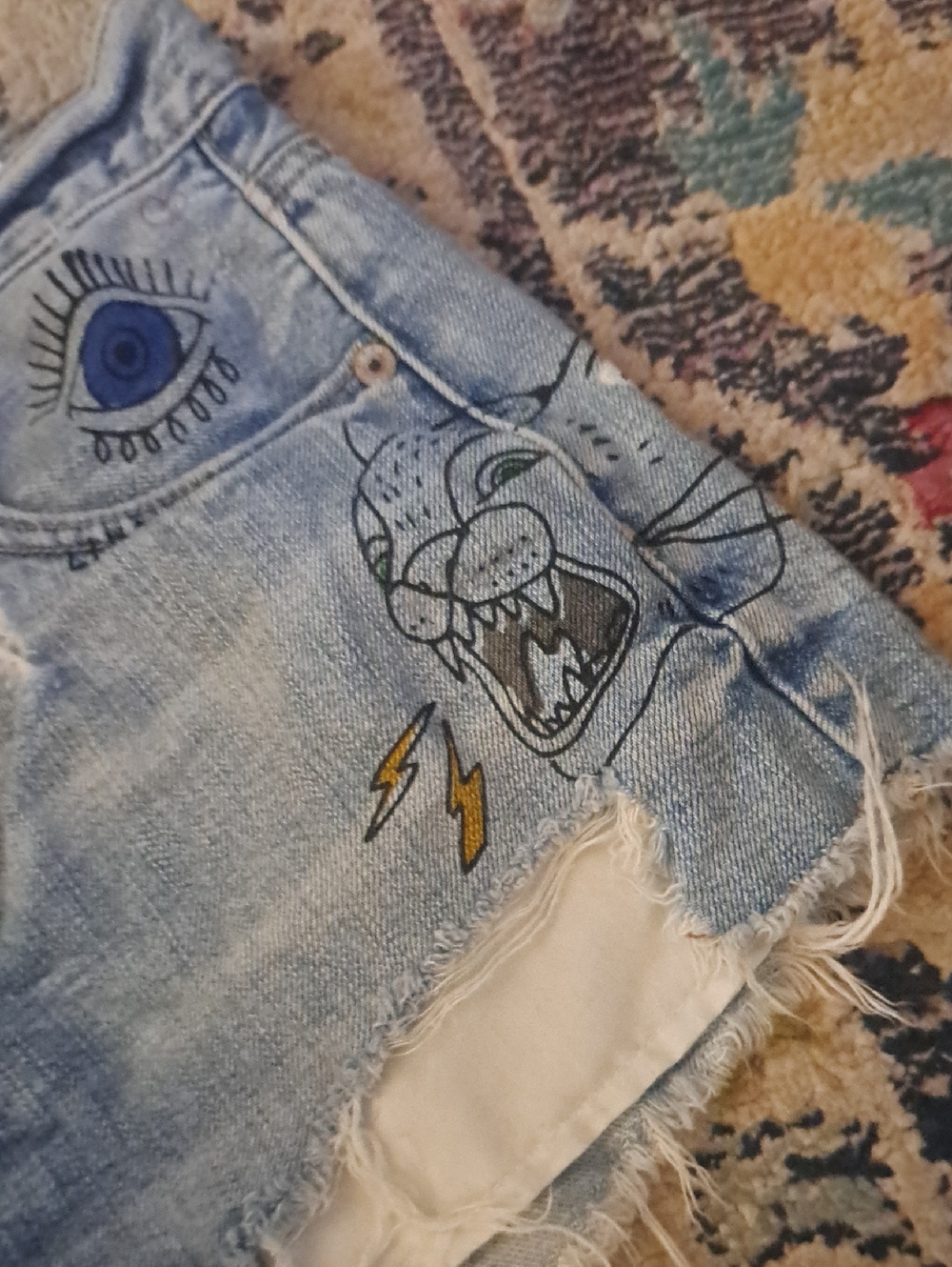 American Eagle Light Blue Distressed Denim Shorts with Sketchbook Graphics, Sz 6 - Picture 7 of 9